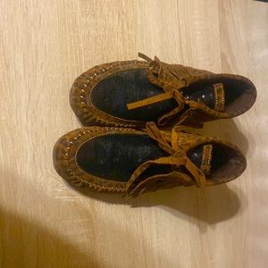 I am selling some shoes really nice